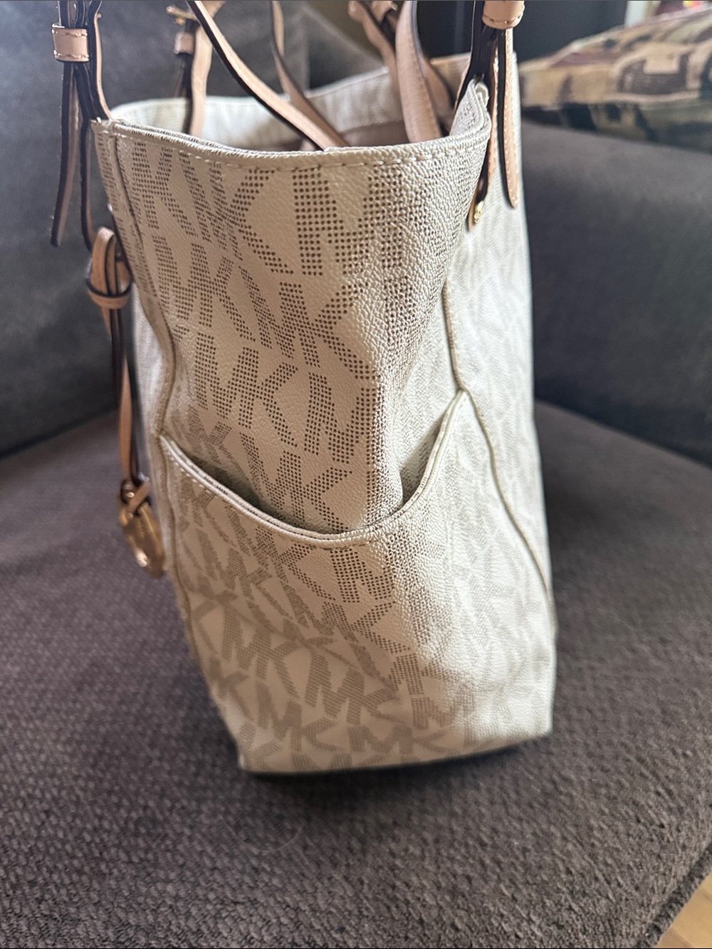 Michael Kors Jet Set Large Pocket Tote Bag Vanilla Monogram - Picture 6 of 8
